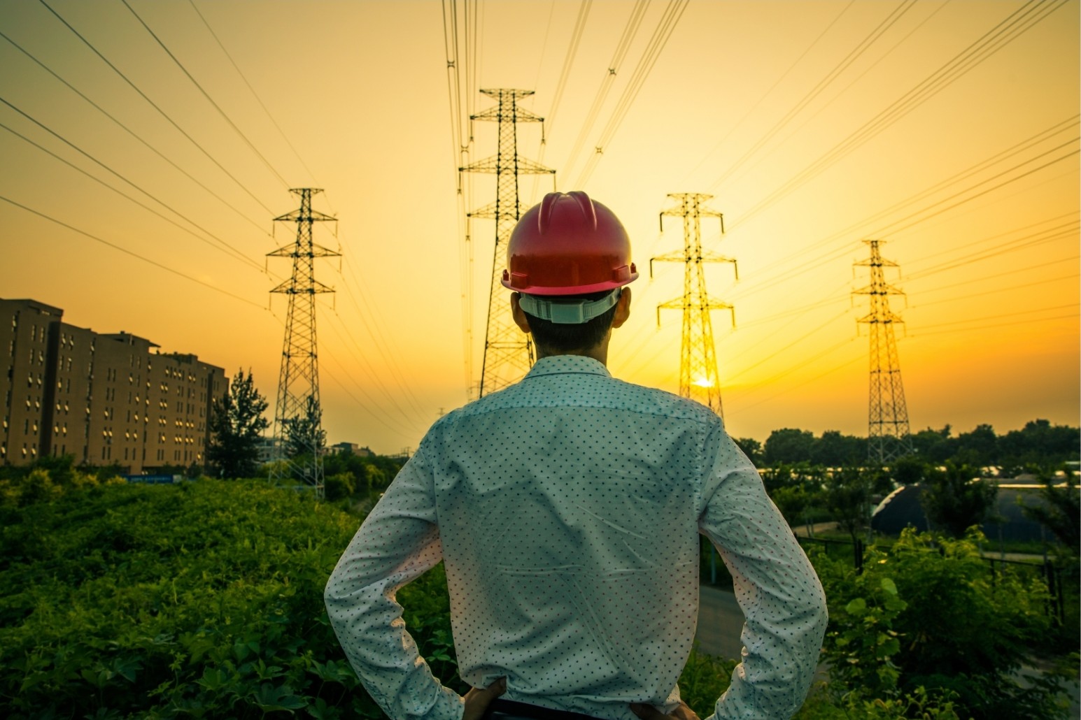 Diverse energy infrastructure representing Enginia Energie's capabilities